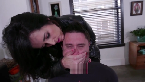 Femdom handsmother