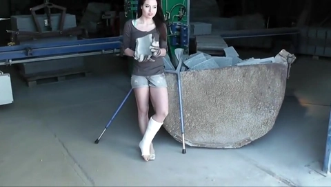 Hot Girl SLC Crutching