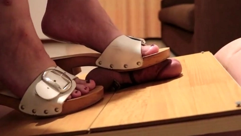 Wood shoe Trampling