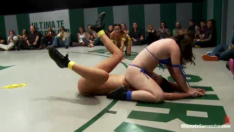 Battle Of The Featherweights: The Smallest Hottest Wrestlers Battle It Out In Tag Team Action - Kink