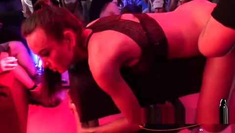 Orgia BDSM en Horny Belle en el SEB 2018