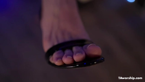 Cum on Jasmines Rouges feet - Taworship