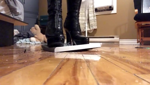 Mistress samantha is back to crushing