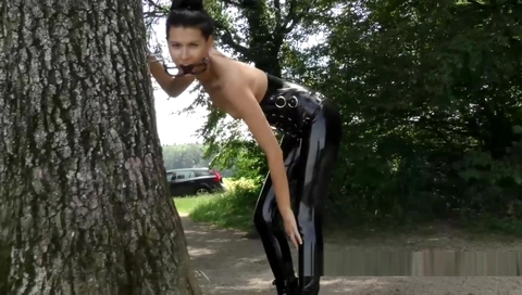Rubberdoll open wet
